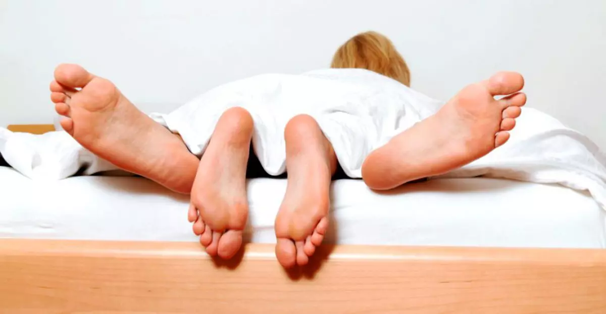 Un studiu efectuat în Marea Britanie a scos la iveală care este cea mai populară poziție sexuală pentru Crăciun.