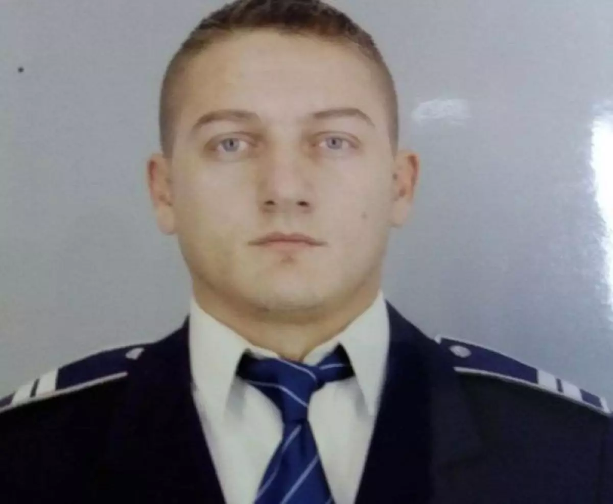 Colegii polițistului tăiat cu sabia i-au procurat un antibiotic