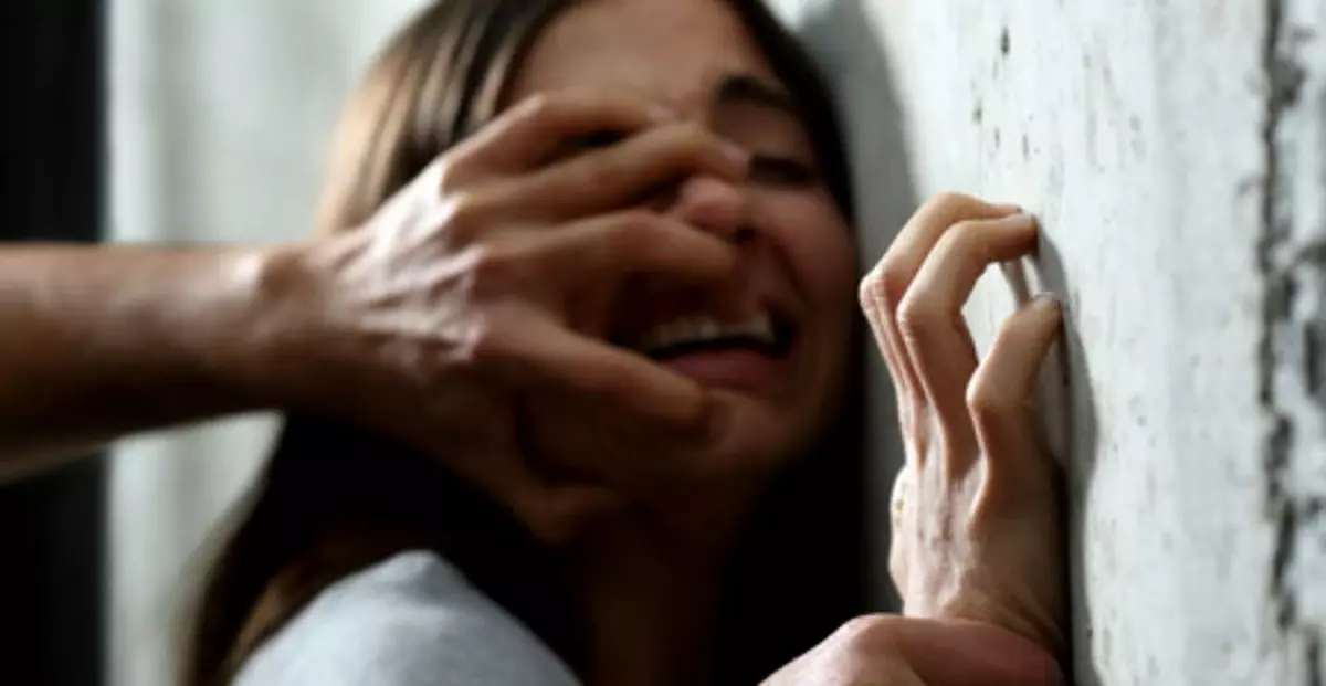 și-a violat fiica de 14 ani după ce s-a îmbătat și s-a uitat la filme erotice