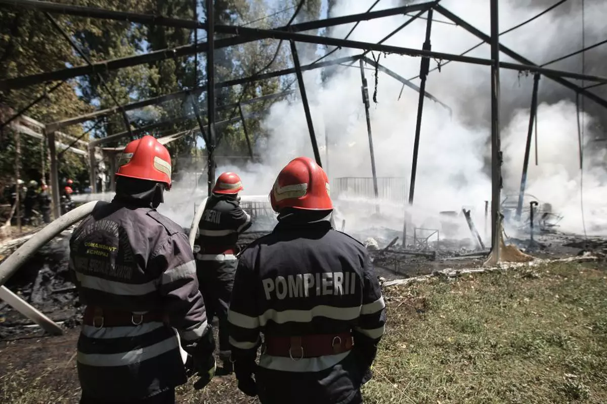 Stai la casă? Ce trebuie să ai neapărat în casă conform unui proiect de lege contra incendiilor