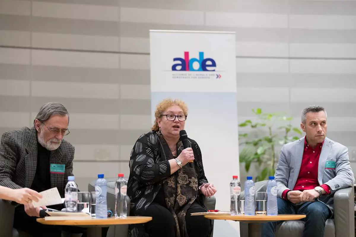 Renate Weber cere demisia lui Vâlcov
