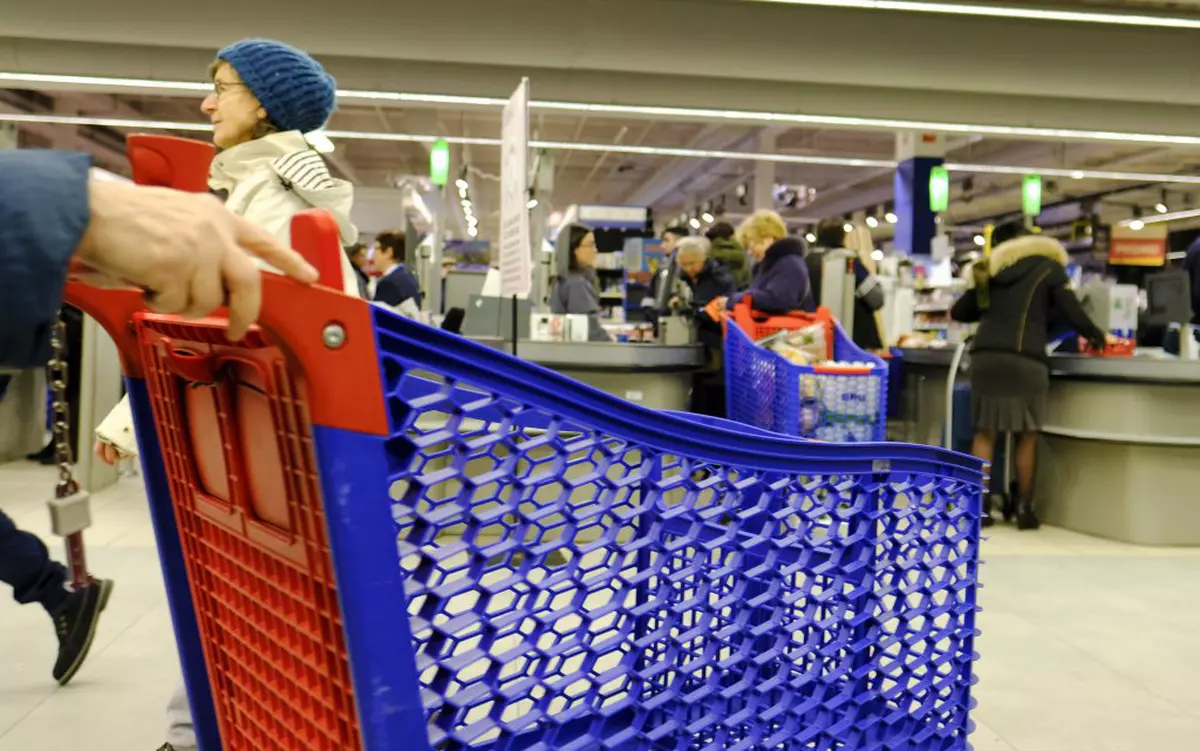 Program mall-uri și supermarketuri de Revelion 2019. Imagine din interiorul unui magazin Carrefour