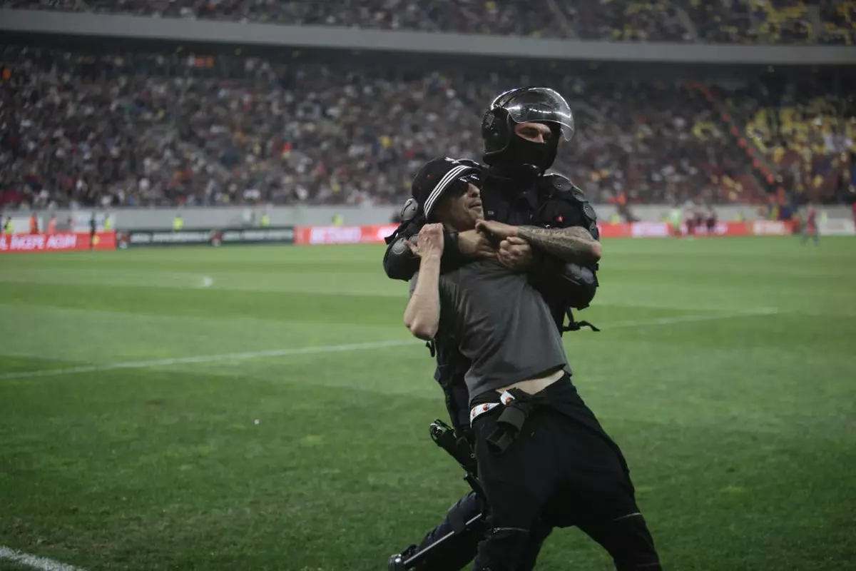 Câți suporteri au fost reținuți de Jandarmerie după meciul Steaua - Rapid