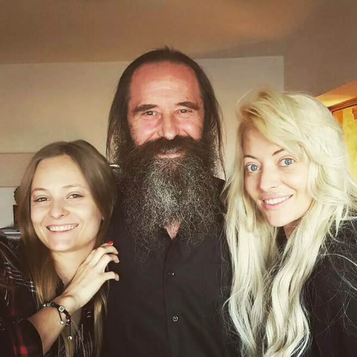Care este starea de sănătate a tatălui Deliei. Mama artistei a explicat ce probleme are bărbatul