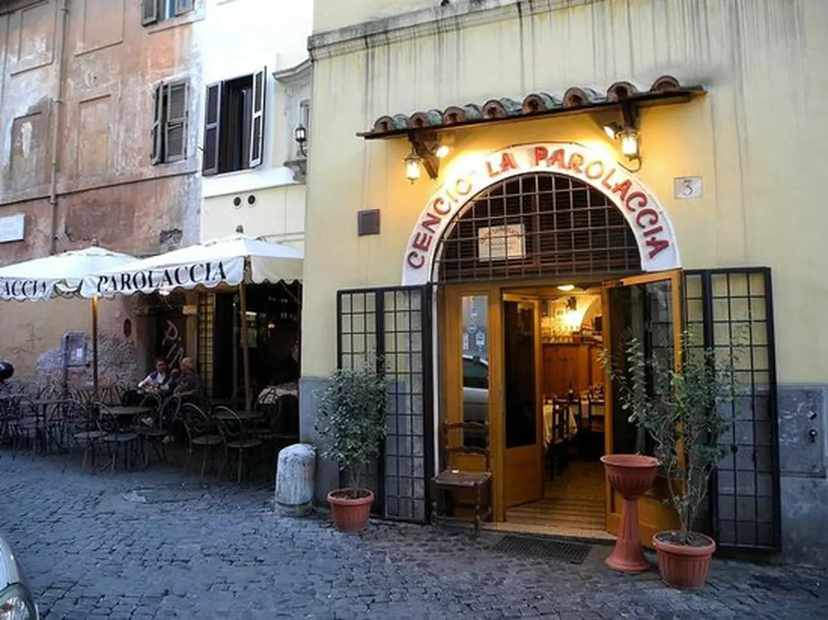 Trips&triks/Parolaccia sau cum e să intri într-un restaurant din Roma, să fii înjurat în limba ta și tu să aplauzi! - VIDEO