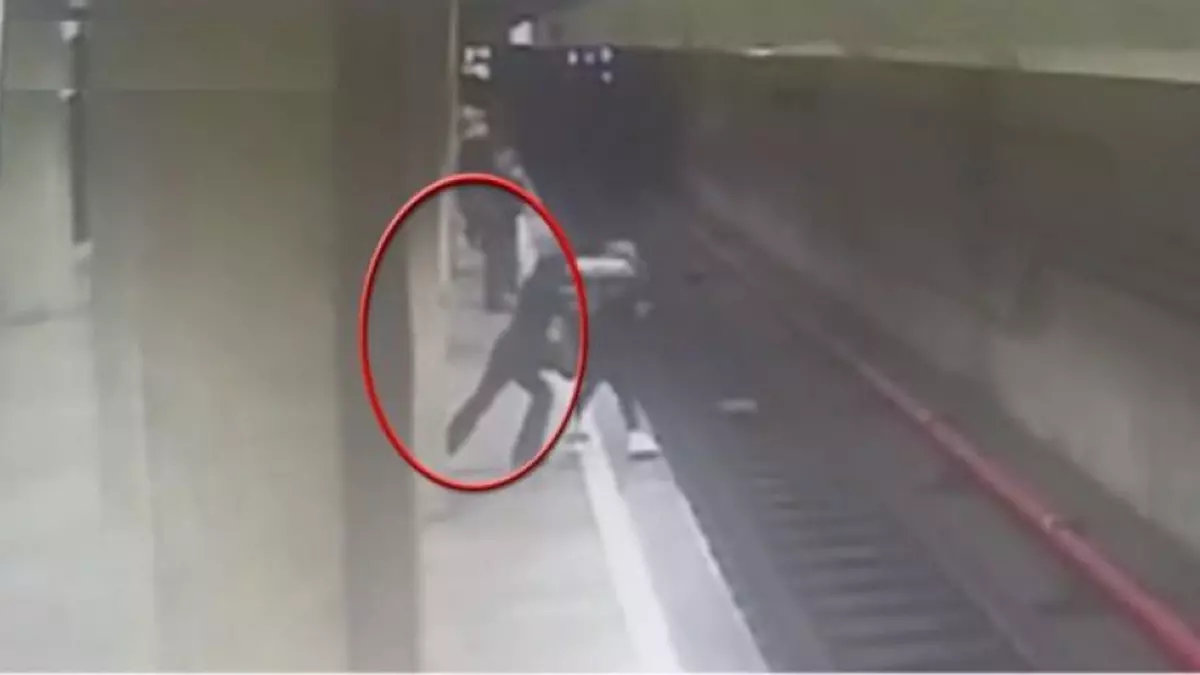 Cazul femeii supranumite “criminala de la metrou”, cea care a ucis o tânără împingând-o sub roțile trenului și a încercat să omoare în același mod o alta, i-a șocat până și pe anchetatori.