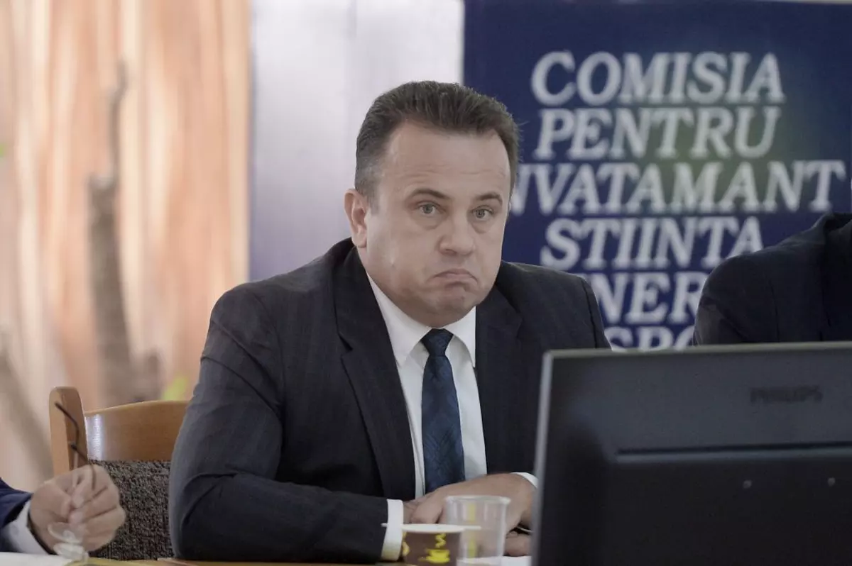 VIDEO / Declarația halucinantă a unui fost ministru al Educației: 12 poate fi mai mare decât 16, depinde cum privești