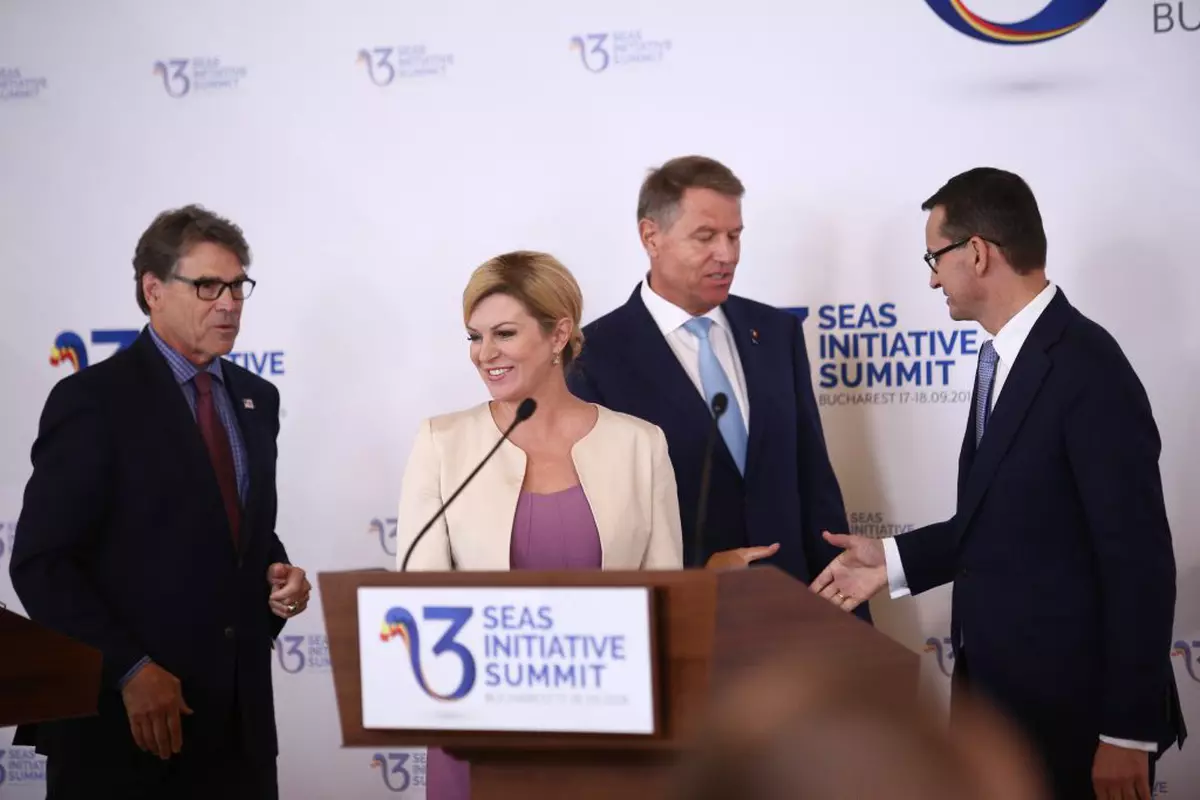 FOTO / Kolinda Grabar Kitarovic, președinta care a eclipsat toți liderii, la Summitul Inițiativei celor Trei Mări