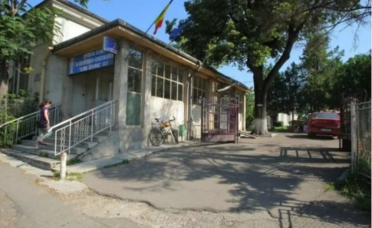 O gravidă din Bârlad care urma să nască a fost refuzată de maternitatea din Iași și apoi dusă la București. Motivul: era obeză și n-o ținea masa