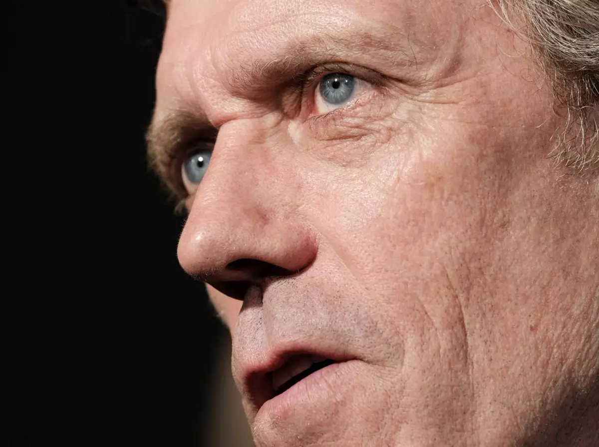 Hugh Laurie a fost înnobilat de prinţul Charles. Distincția primită
