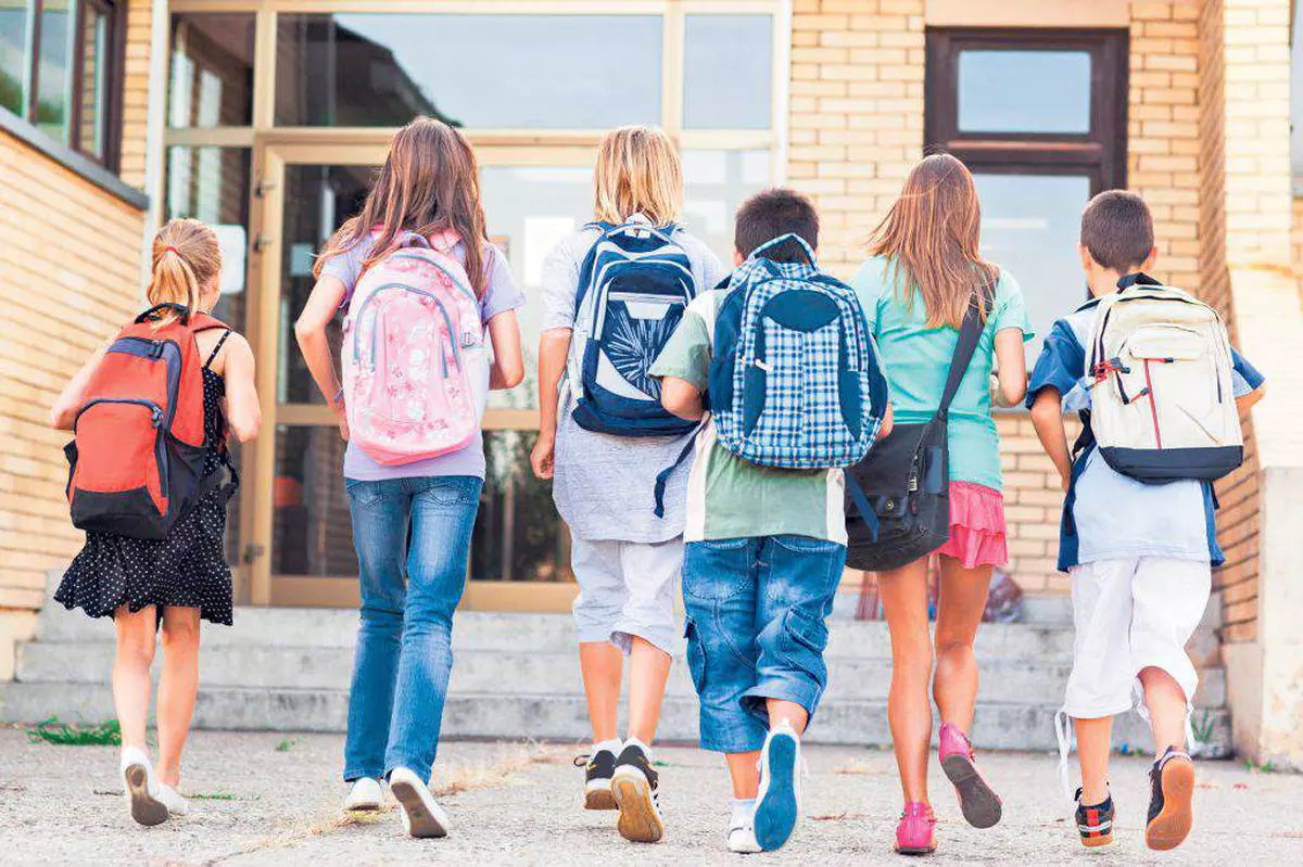 Elevii şi preşcolarii începe cursurile pe 6 mai