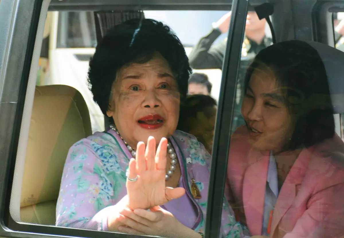 Regina Sirikit a Thailandei a fost internată în spital