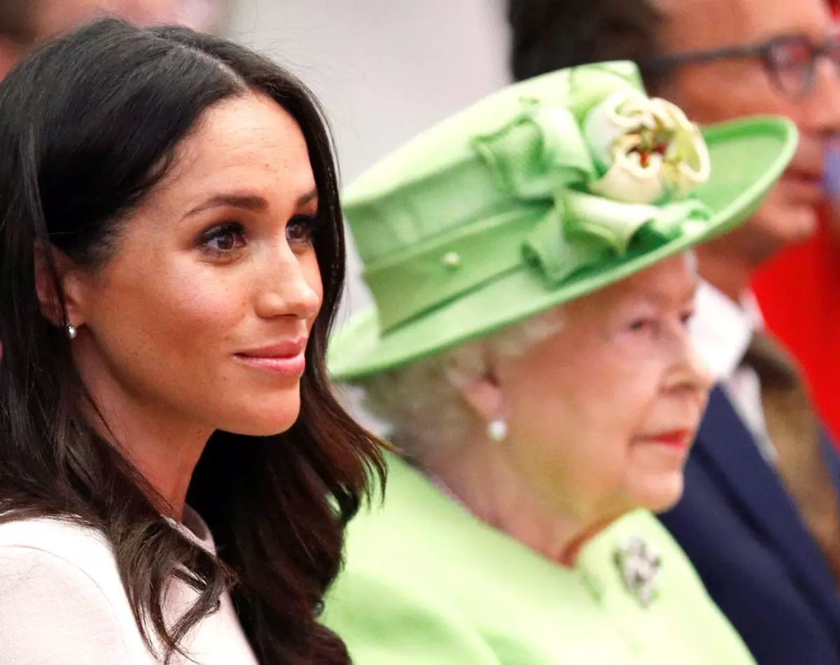 Regina Elisabeta a II-a i-a interzis lui Meghan Markle să poarte bijuteriile Prințesei Diana