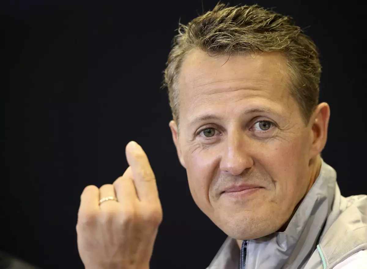 Michael Schumacher, spitalizat în secret la Paris. Ce tratament ar urma să primească