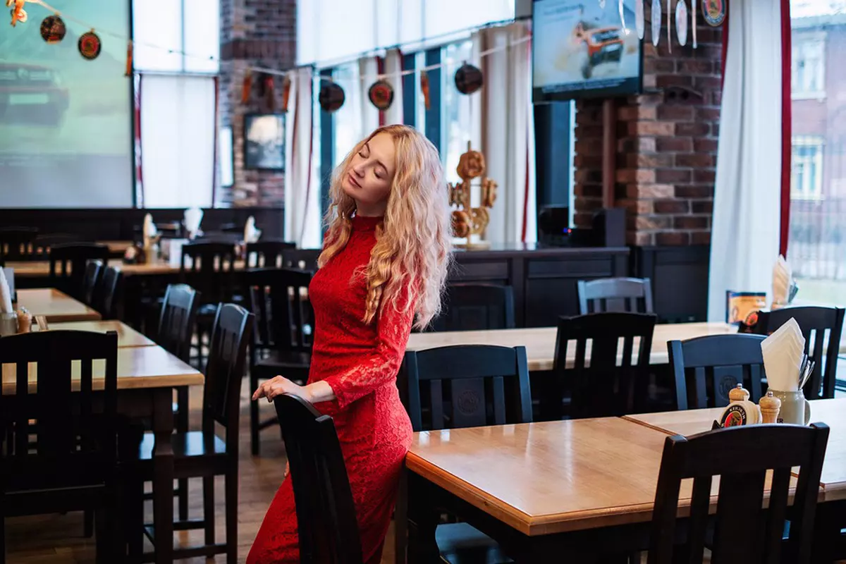 (Publicitate) Lecţia de stil – Rochii elegante pentru a străluci la orice eveniment