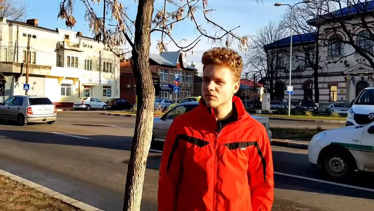 Ce spune avocatul tânărului sancționat cu 2 la purtare pentru că și-a ironizat profesoara. Bogdan Dima contraatacă