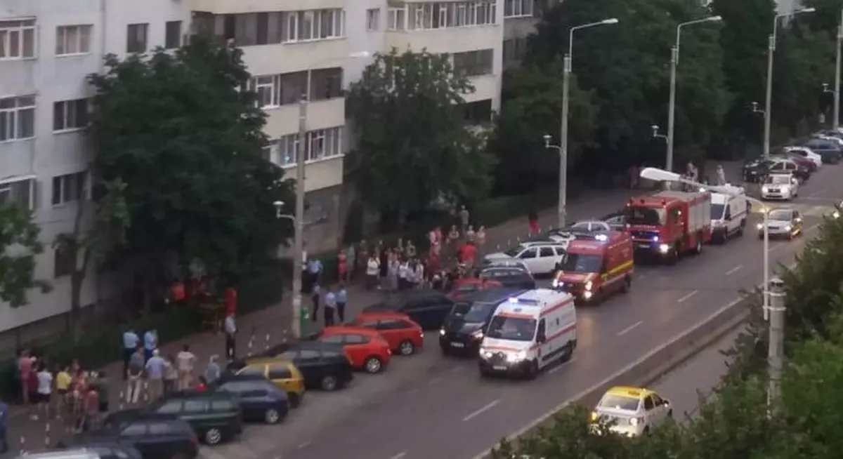 O femeie s-a aruncat de la etajul opt al unui bloc din Ploiești