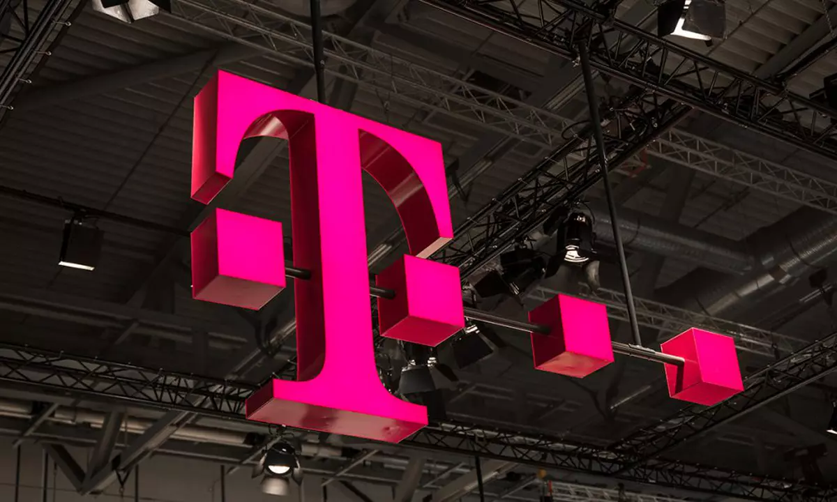 Deutsche Telekom examinează o fuziune cu Orange. Sigla Telekom magenta