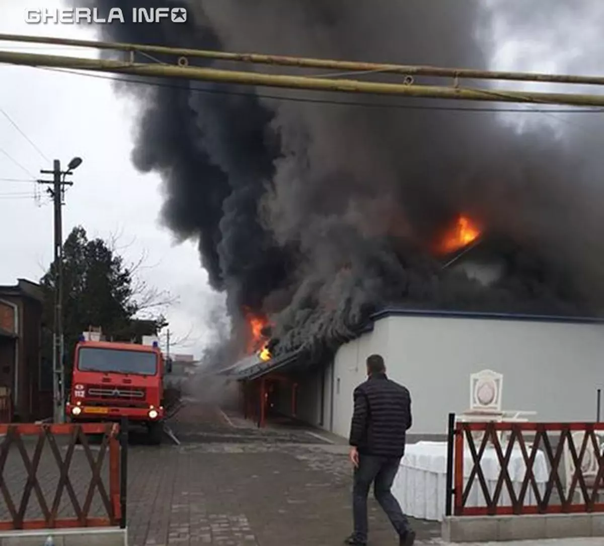 Un local deținut de o cunoscută cântăreață de muzică populară a fost distrus de un incendiu
