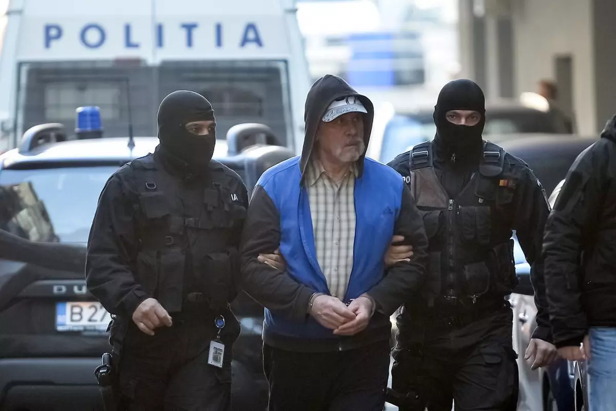 Ce a făcut Dincă în arestul Poliției Capitalei. ”Monstrul din Caracal” s-a spovedit unui preot, a mâncat de la ”cazan” și și-a revăzut vreo doi amici
