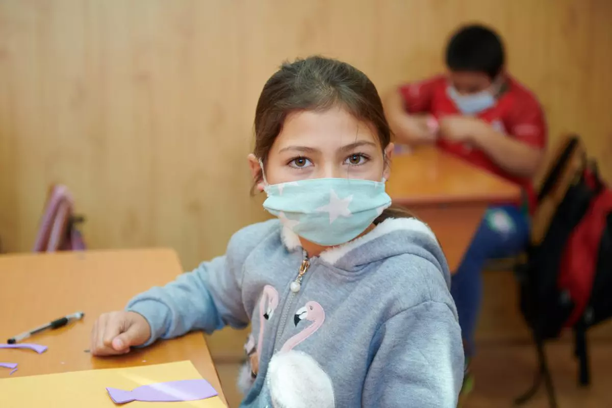 Suceava, județul cu cei mai mulți copii cu părinții plecați la muncă în străinătate. Ioana, 10 ani: „Mamaie îmi promitea că mama va veni, dar mama nu venea