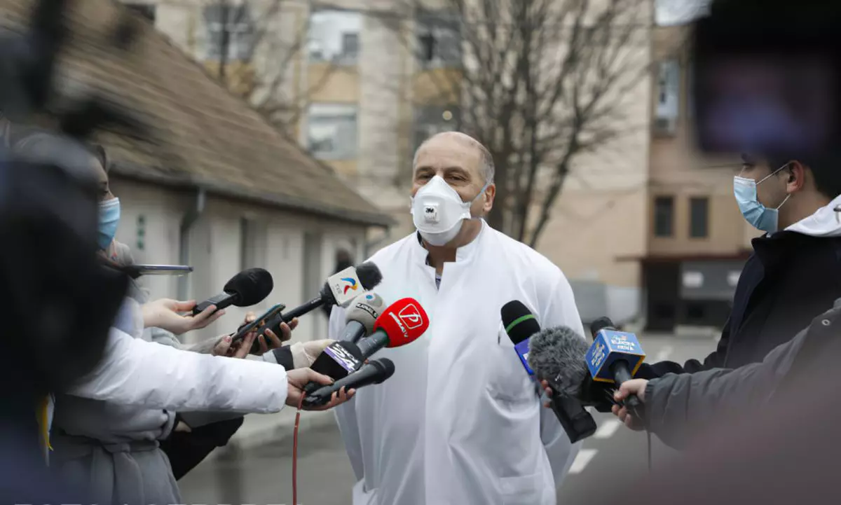 Dr. Virgil Musta explică de ce „o parte dintre cei care au făcut forme uşoare de COVID se pot reinfecta