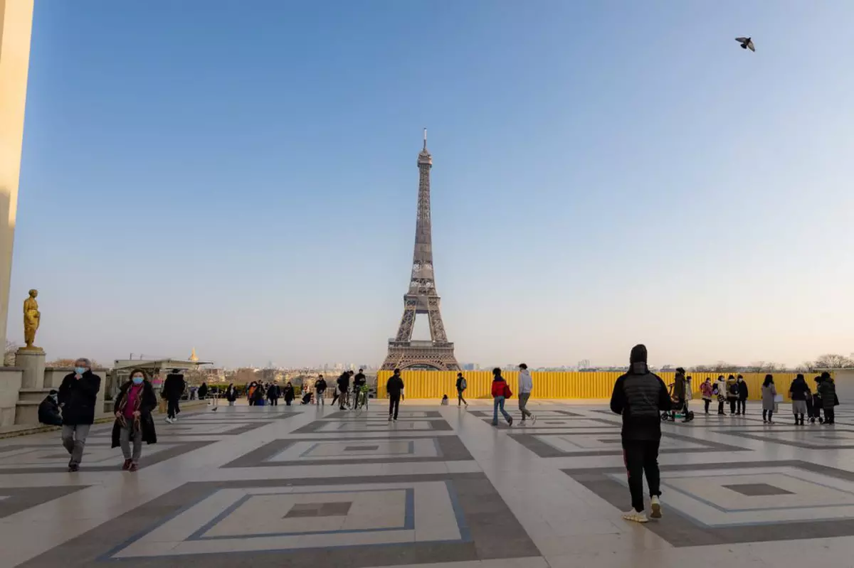 Măsuri dure în Franța. Lockdown de patru săptămâni pentru Paris și 16 departamente franceze