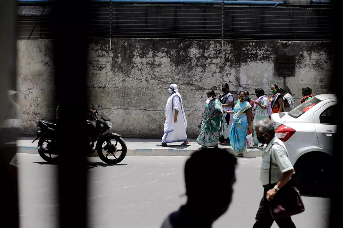 New Delhi intră în lockdown. Oficial: „Măsura nu va pune capăt pandemiei, dar o va încetini