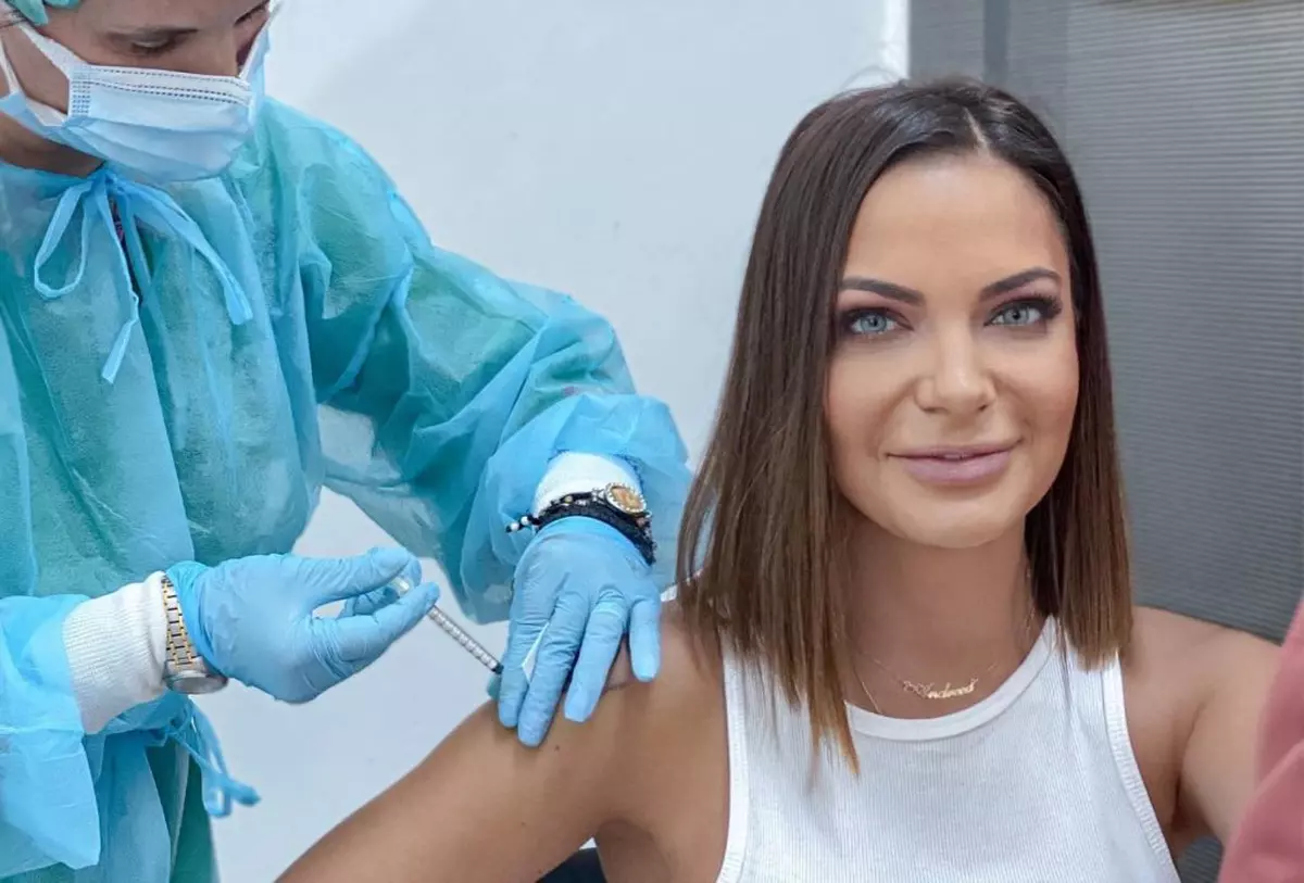 Andreea Antonescu s-a vaccinat anti-COVID-19. „Nesilită de nimeni, fără a fi remunerată în vreun fel