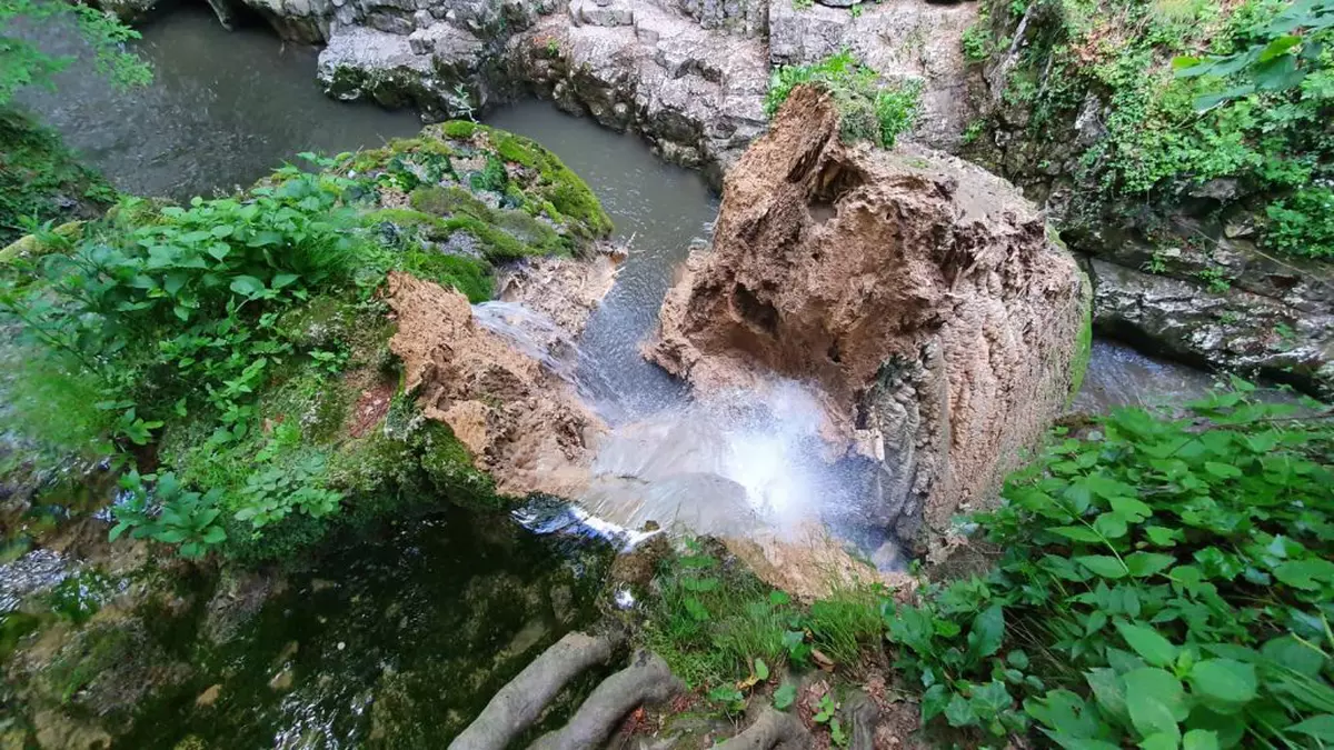 De ce s-a prăbușit Cascada Bigăr? Cele două ipoteze: cauze naturale sau neglijența omului