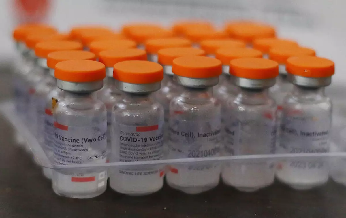 România poate să vândă doze de vaccin anti-COVID. Guvernul a adoptat o Ordonanță de Urgență