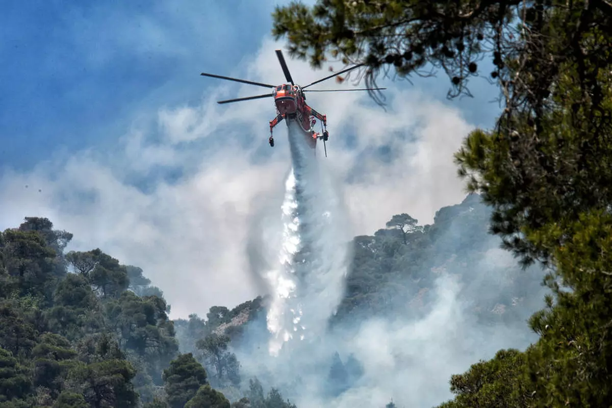 Incendiu puternic în insula Kefalonia din Grecia. Avertizare emisă de MAE pentru turiștii români