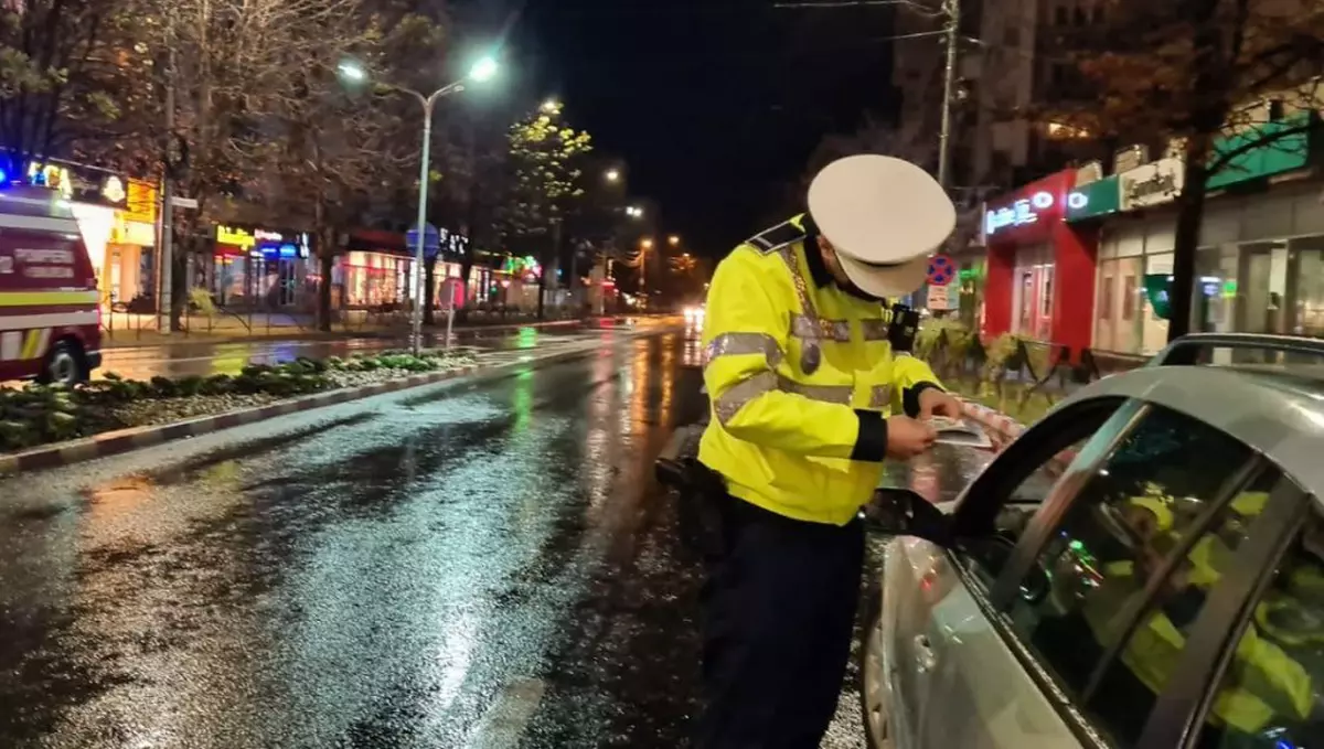 Un șofer cu permisul suspendat a cerut să i-l aducă înapoi Moș Nicolae. Polițiștii i-au răspuns: „Poate Iepurașul de Paște