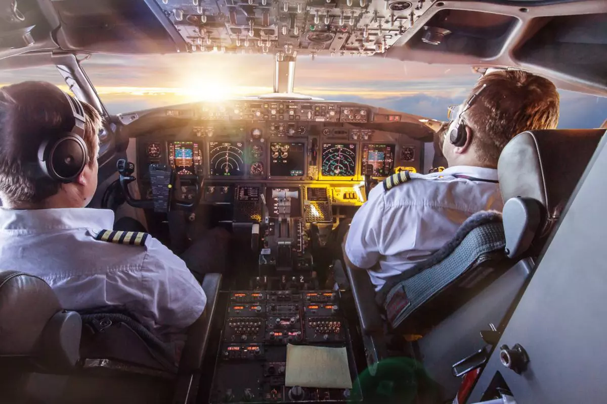 Cum ajungi pilot de avion - imagine din cabina unui avion