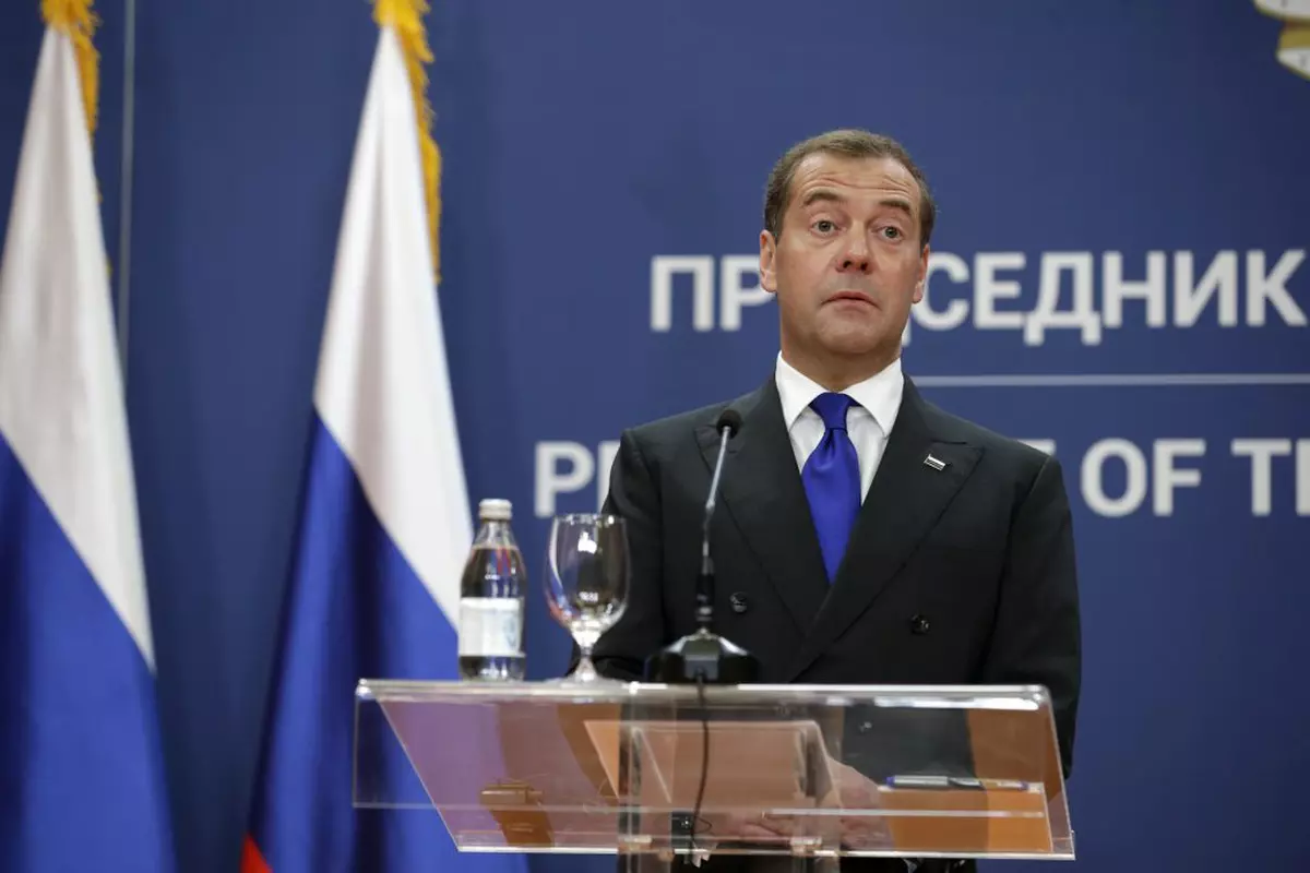 Medvedev vorbește despre „crearea noii Românii Mari și amenință România și Moldova. „Consecințele pot fi mult mai puțin amuzante