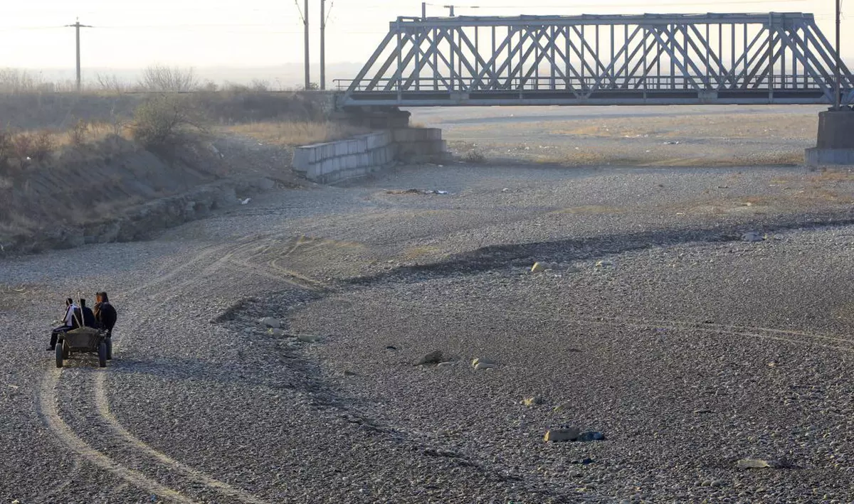 Peste 200 de localităţi primesc apă la program, din cauza secetei. Apele Române fac un nou apel la folosirea rațională a resurselor de apă