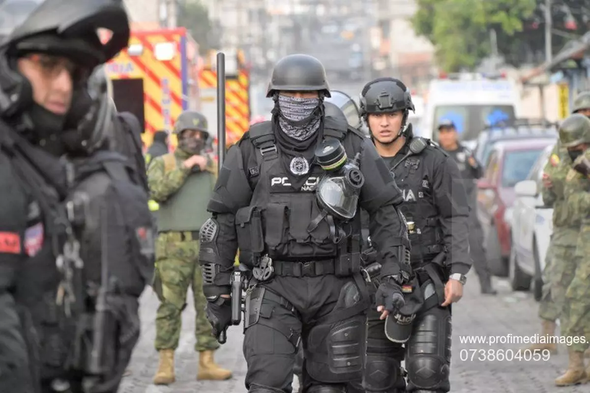 Șapte bărbați înarmați, arestați de poliția din Ecuador după ce au intrat într-un spital pentru a ucide un adolescent internat acolo