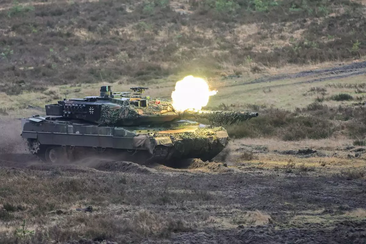Cheltuielile militare globale au atins un nivel record de 2,2 trilioane de dolari, pe fondul războaielor multiple care încurajează înarmarea