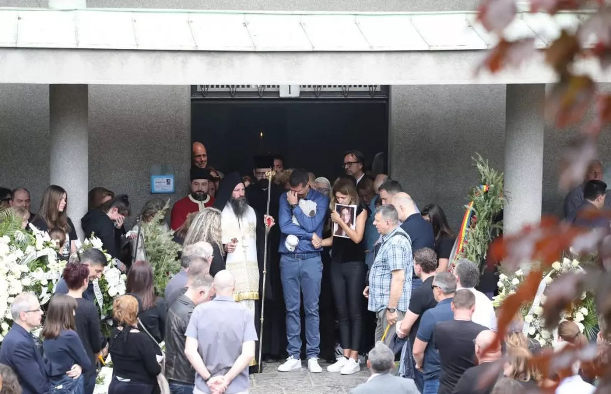Ema, fiica de 14 ani a antrenorului sârb al echipei de volei din Zalău, s-a pus în fața băiatului care trăgea cu pistolul în colegi, potrivit presei sârbe