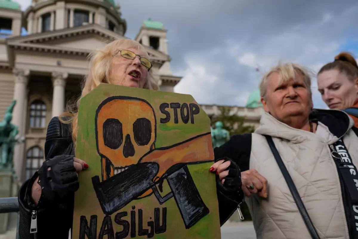Sârbii au predat peste 3.000 de arme și piese de armament, în primele două zile de amnistie pentru armele deținute ilegal