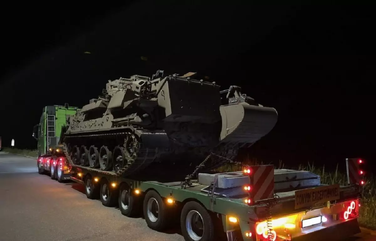 Un șofer român de TIR a fost prins în Germania când transporta ilegal un tanc spre România