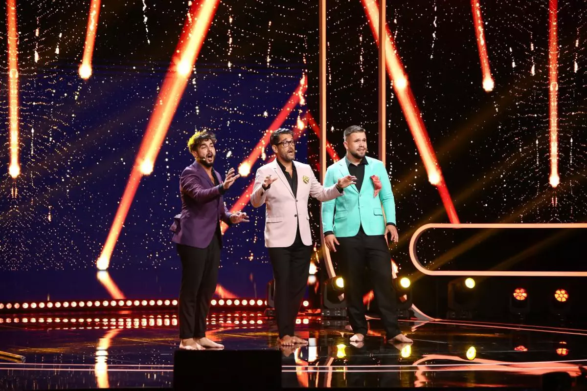 Cezar Ouatu, moment savuros pe scena „iUmor. Artistul face parte din prima trupă de stand-up comedy muzical, The Free Tenors
