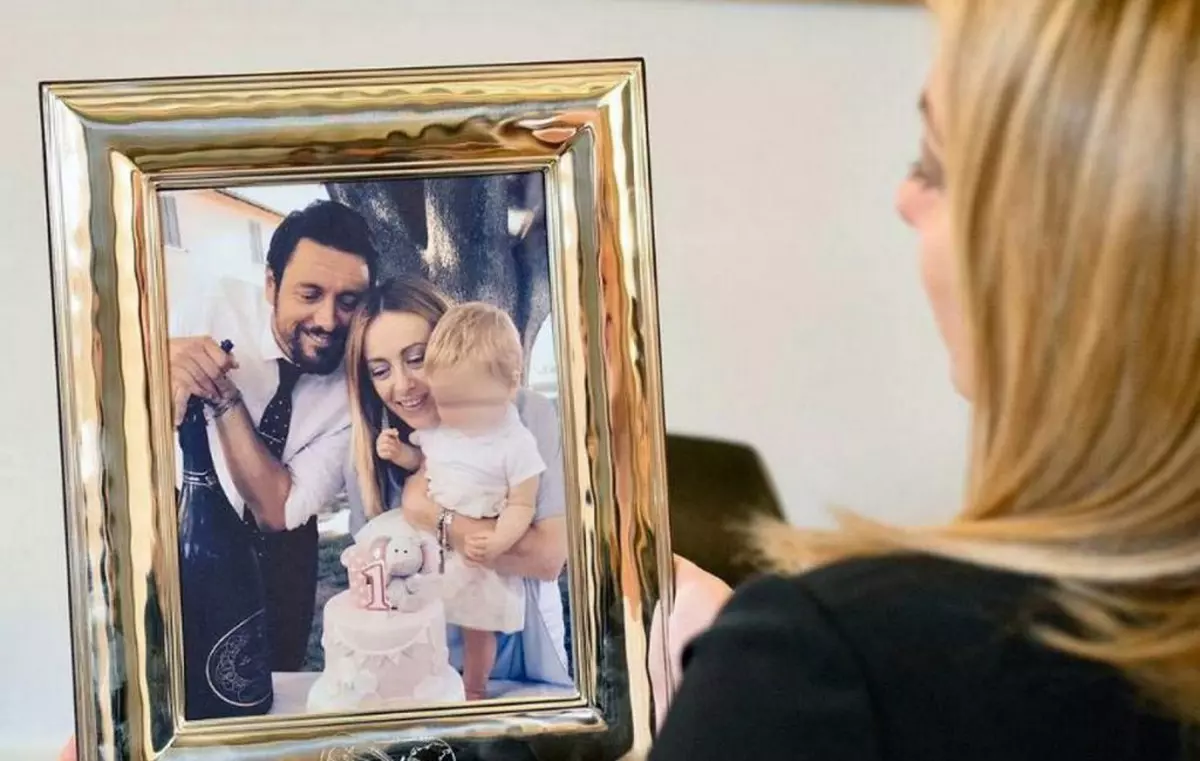 Giorgia Meloni, premierul Italiei, a anunțat pe Facebook că se desparte de tatăl fetiței ei de 7 ani: „Relația mea cu Andrea se încheie aici