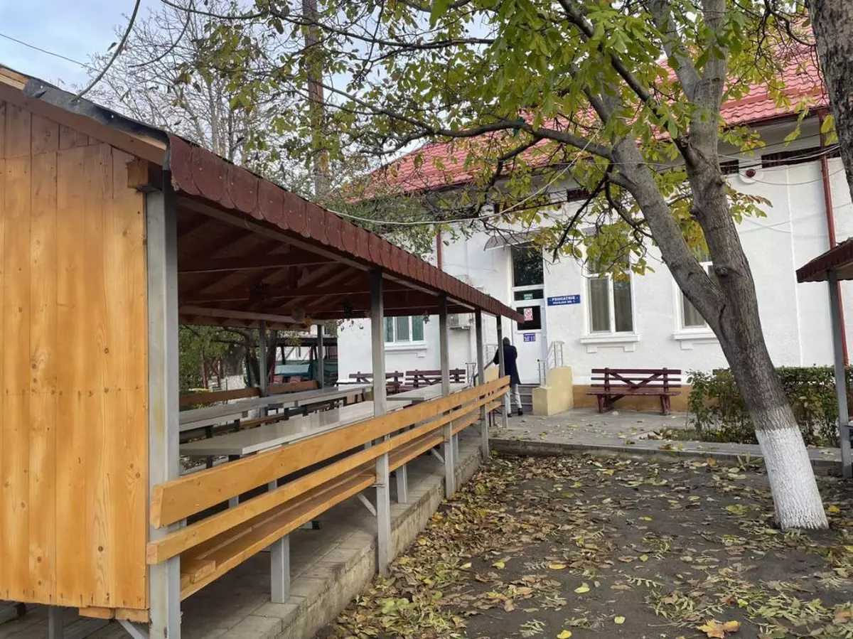 Spitalul din Murgeni, amendat cu 12.000 de lei pentru că a primit mâncare de pomană de la mănăstire