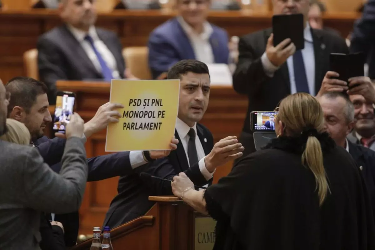 Sedinta plenului reunit al Camerei Deputatilor si Senatului pentru dezbaterea bugetului Romaniei pe anul 2023, in Bucuresti, 19 decembrie 2023. Foto: Inquam Photos / George Calin
