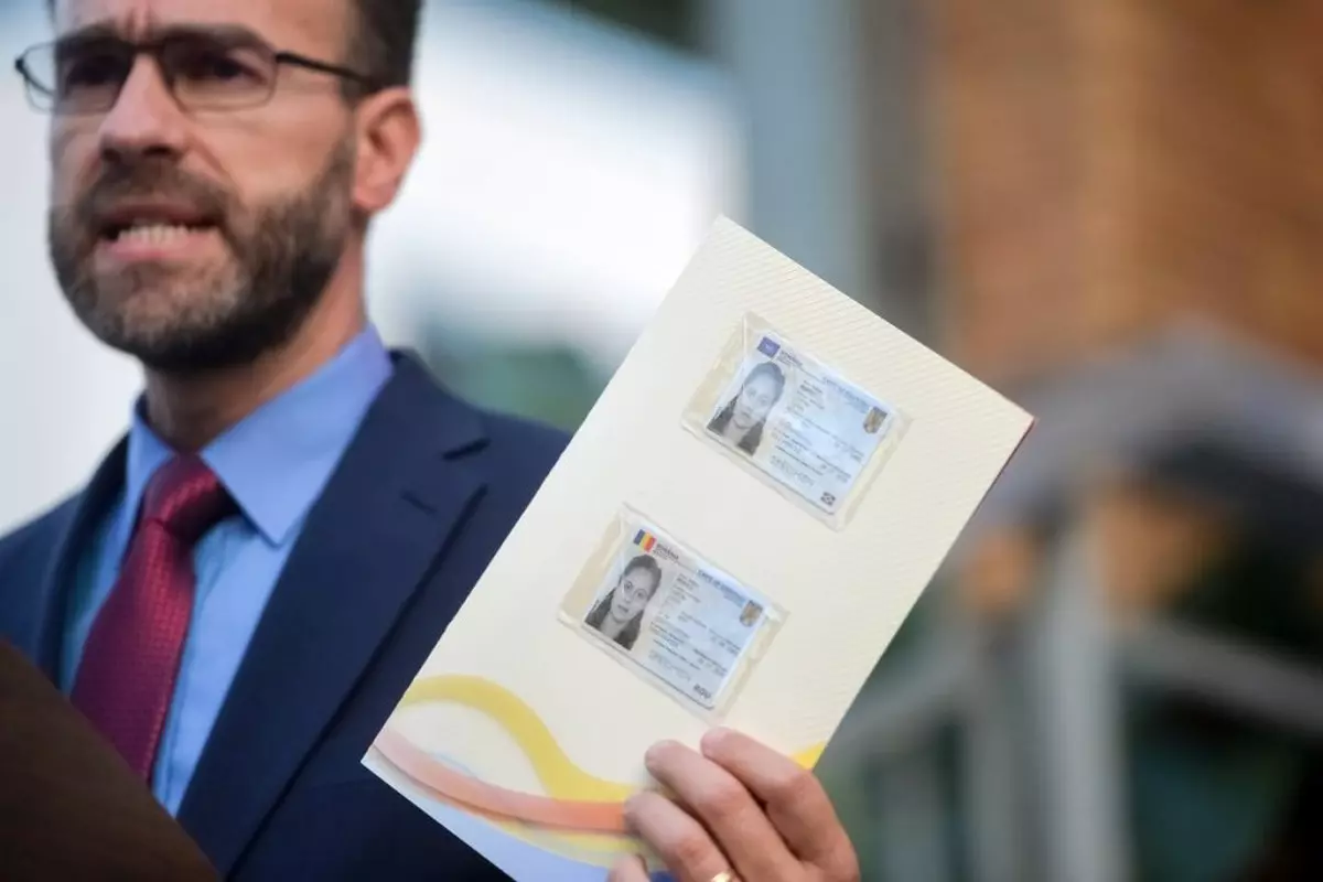 Cărţile de identitate normale emise după 31 decembrie pot fi folosite în străinătate, până se eliberează buletinele electronice