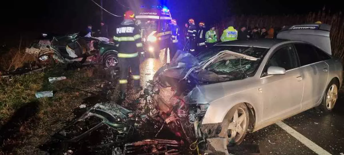 Accident grav pe un drum din Brașov. Două persoane au murit, iar alte cinci au fost rănite după ce trei mașini s-au ciocnit