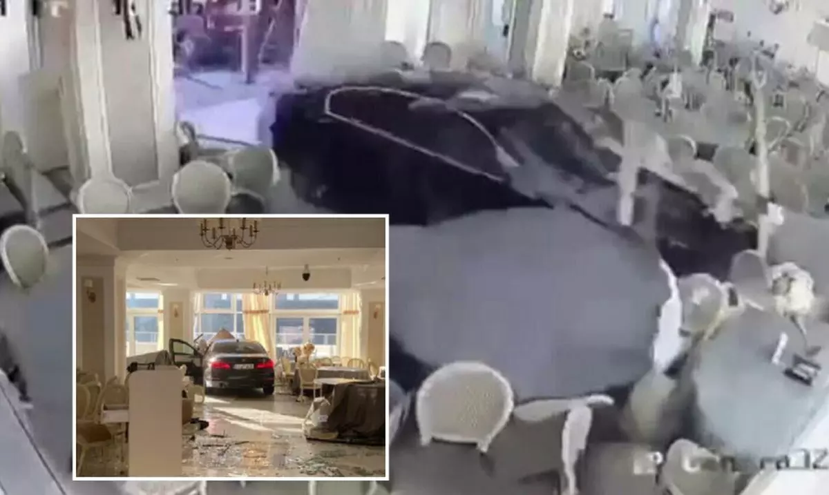 Video cu un BMW care pleacă în viteză din parcare și trece printr-un restaurant, la Băile Herculane