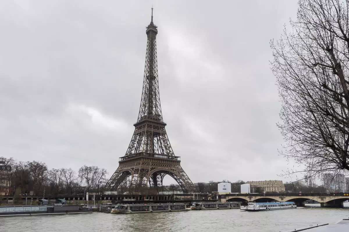 Greva de șase zile de la Turnul Eiffel a cauzat pierderi de aproximativ două milioane de euro