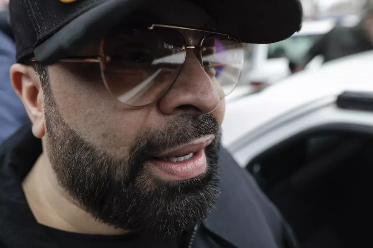 Florin Salam, plasat sub control judiciar după ce polițiștii l-au ridicat de acasă și l-au dus la audieri pentru trei acuzații de înșelăciune